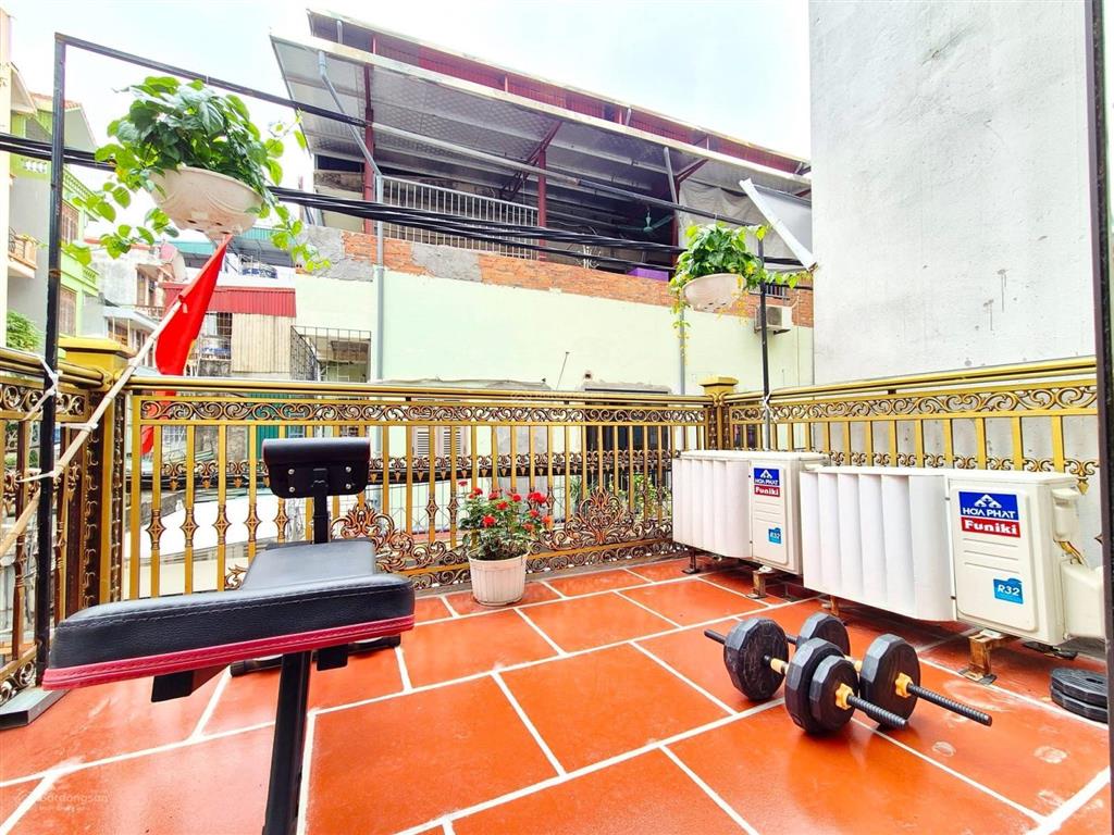 Hiếm! 6 tỷ nhà bạch mai, 30m ra mặt phố, trước nhà 3 gác, 5 tầng 3 ngủ full nội thất, sổ riêng