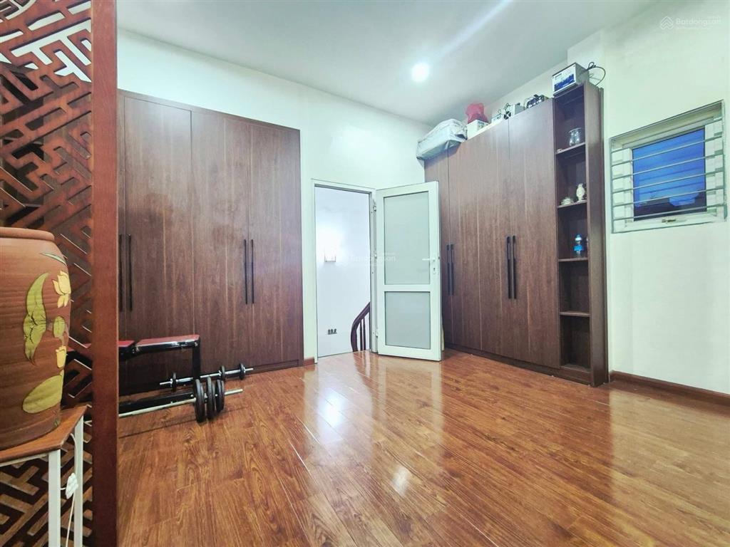 Giá ngon! nguyễn đức cảnh, 2 thoáng, 30m ra ô tô, thông ra hồ đền lừ, 5 tầng xây mới, sđcc, ko qh