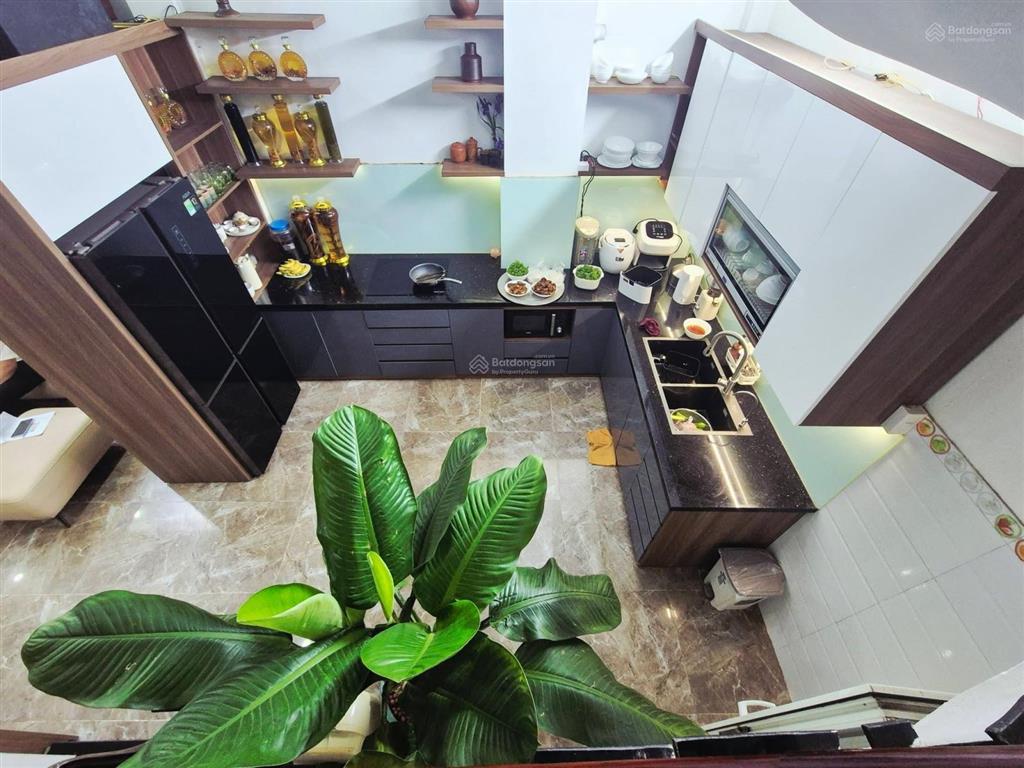 Giá ngon! nguyễn đức cảnh, 2 thoáng, 30m ra ô tô, thông ra hồ đền lừ, 5 tầng xây mới, sđcc, ko qh