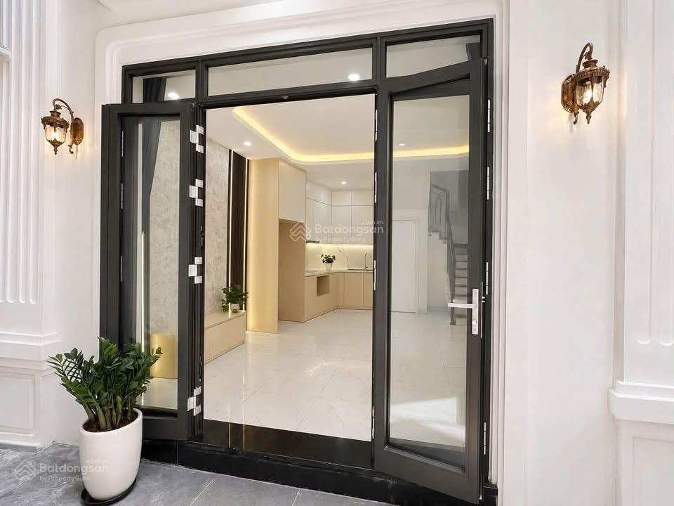 Giá hời! nguyễn đức cảnh, 2 thoáng, gần hồ đền lừ, 5t mới đủ gpxd, sđcc, full nội thất, ko qh