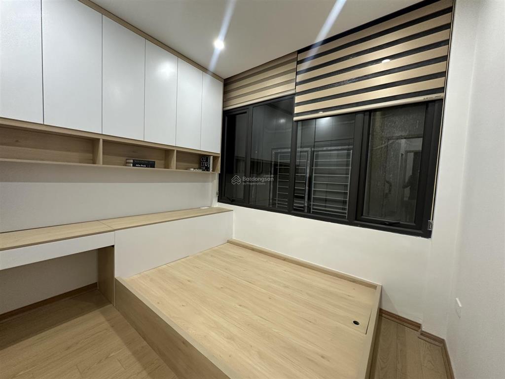 Lương khánh thiện, view hồ đền lừ, 20m ra ô tô tránh, dân xây 5 tầng, 4 ngủ full nội thất, sổ đẹp
