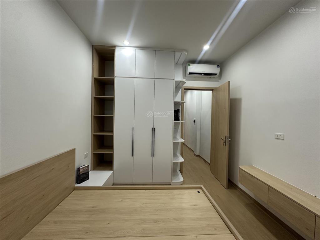 Lương khánh thiện, view hồ đền lừ, 20m ra ô tô tránh, dân xây 5 tầng, 4 ngủ full nội thất, sổ đẹp