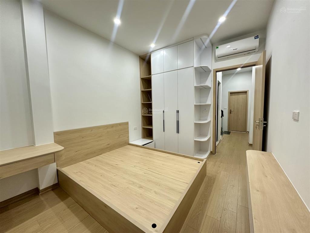 Lương khánh thiện, view hồ đền lừ, 20m ra ô tô tránh, dân xây 5 tầng, 4 ngủ full nội thất, sổ đẹp