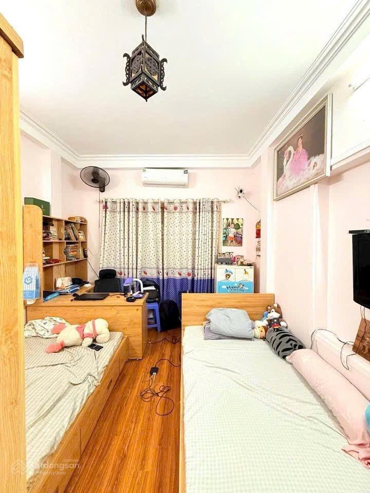 10m ra phố, có 6,5 tỷ, hoàng mai, gần đền lừ, có sân để xe, sđcc 30m2, không qh, an sinh văn minh