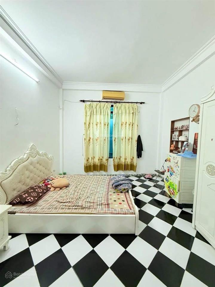 Quá rẻ 4,4 tỷ, tân mai ngõ đẹp ô tô, mt 3,8m, sđcc 24m2, nở hậu, khu vực tiện ích đầy đủ, ko qh