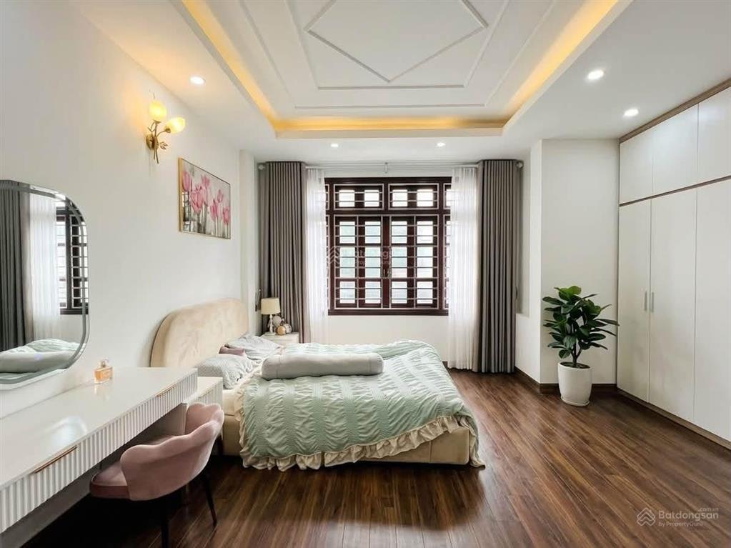 Nhà lô góc minh khai, trước nhà 3 gác tránh, 45m2 x 5t, đủ công năng, sổ đẹp, qh ổn định
