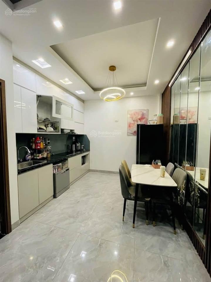 Nhà lô góc minh khai, trước nhà 3 gác tránh, 45m2 x 5t, đủ công năng, sổ đẹp, qh ổn định