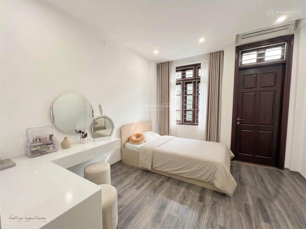 Nhà lô góc minh khai, trước nhà 3 gác tránh, 45m2 x 5t, đủ công năng, sổ đẹp, qh ổn định