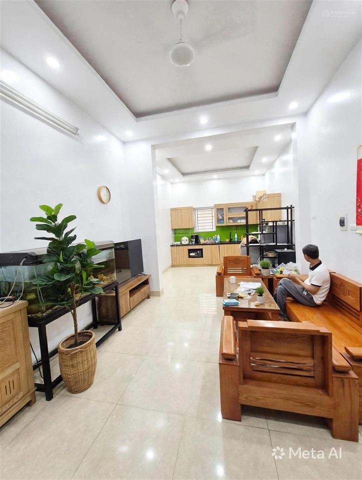 10m ra ô tô, hai bà trưng, sđcc 42m2, mặt tiền rộng 5,6m, khu vực kinh doanh sầm uất, 3 ngủ full