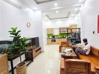 10m ra ô tô, hai bà trưng, sđcc 42m2, mặt tiền rộng 5,6m, khu vực kinh doanh sầm uất, 3 ngủ full