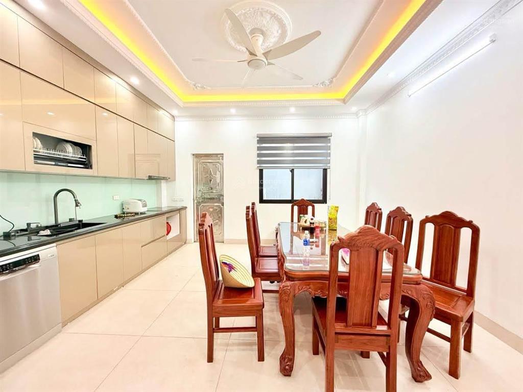 Ô tô đỗ cửa bạch mai, 2 thoáng trước sau, kd, 5m ra ô tô tránh, dân xây sổ 60m2, nhỉnh 8 tỷ