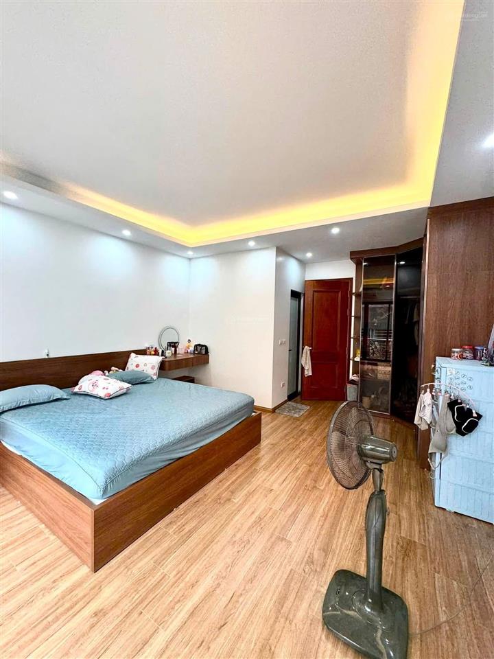 Ô tô đỗ cửa bạch mai, 2 thoáng trước sau, kd, 5m ra ô tô tránh, dân xây sổ 60m2, nhỉnh 8 tỷ