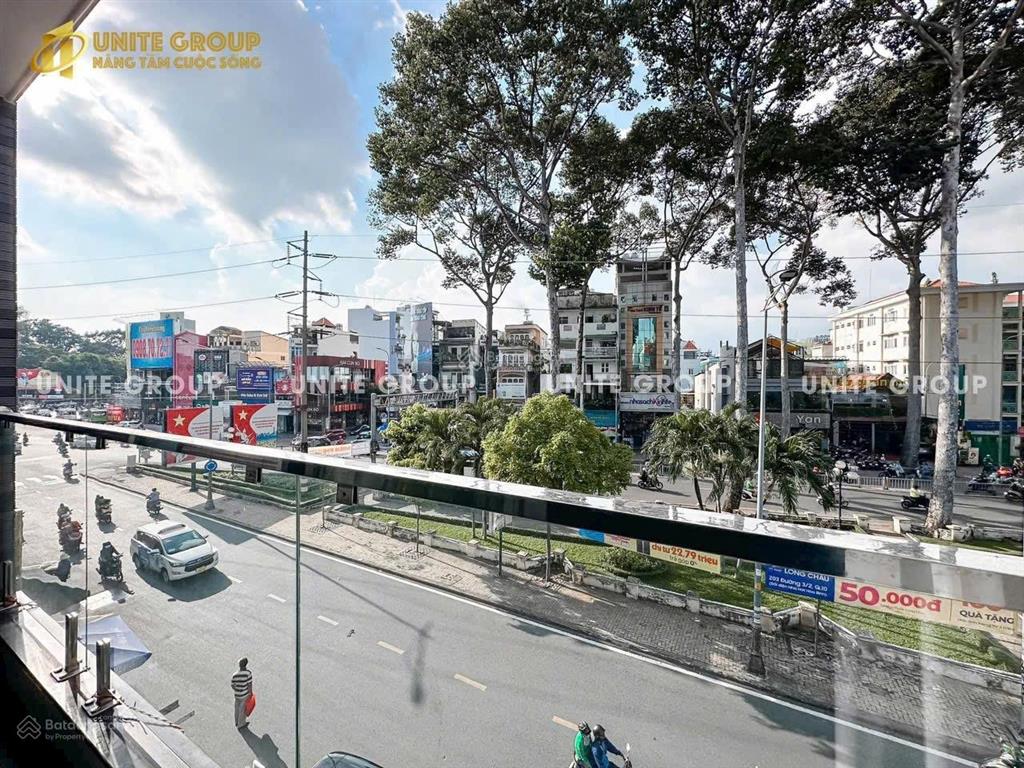 Căn hộ ban công view mặt tiền phạm viết chánh quận 1