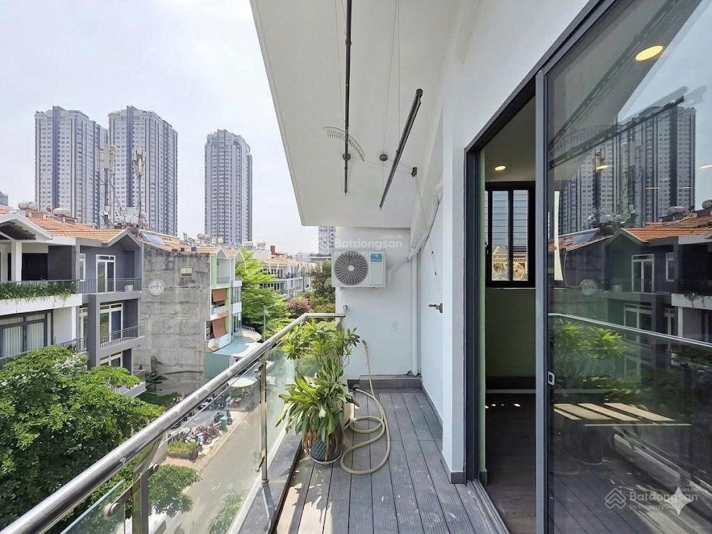 Căn hộ 1 phòng ngủ bancol lớn đường trần hưng đạo quận 1