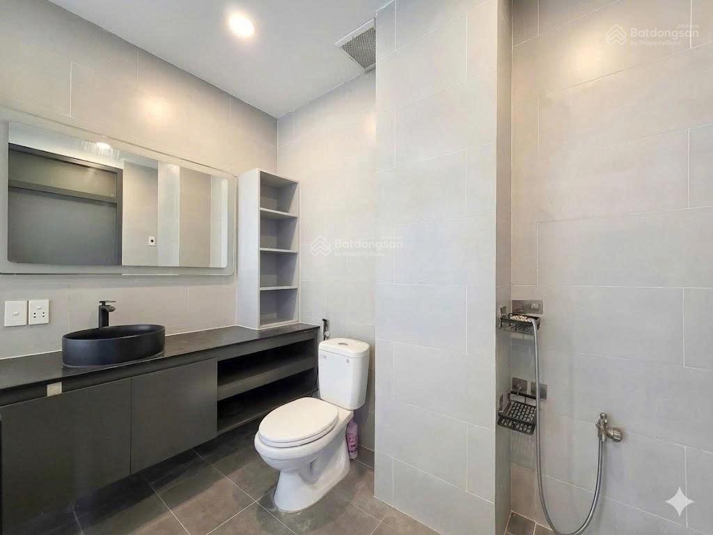 Căn hộ 1 phòng ngủ bancol lớn đường trần hưng đạo quận 1