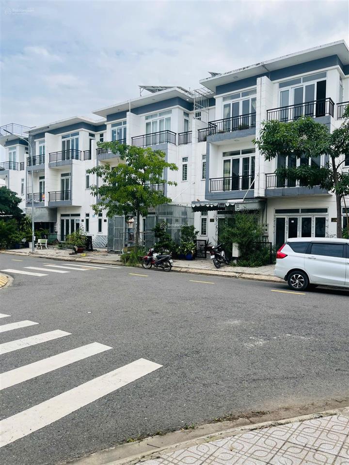 Mình bán căn nhà thô 3 tầng đã có sổ hồng diện tích đất 75m diện tích sủ dụng 157m như trên sổ hồng
