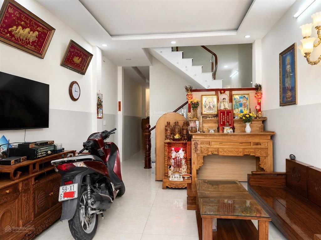 5.2 tỷ  nhà 3 tầng 5 pn  đường ô tô  ngay võ văn hát