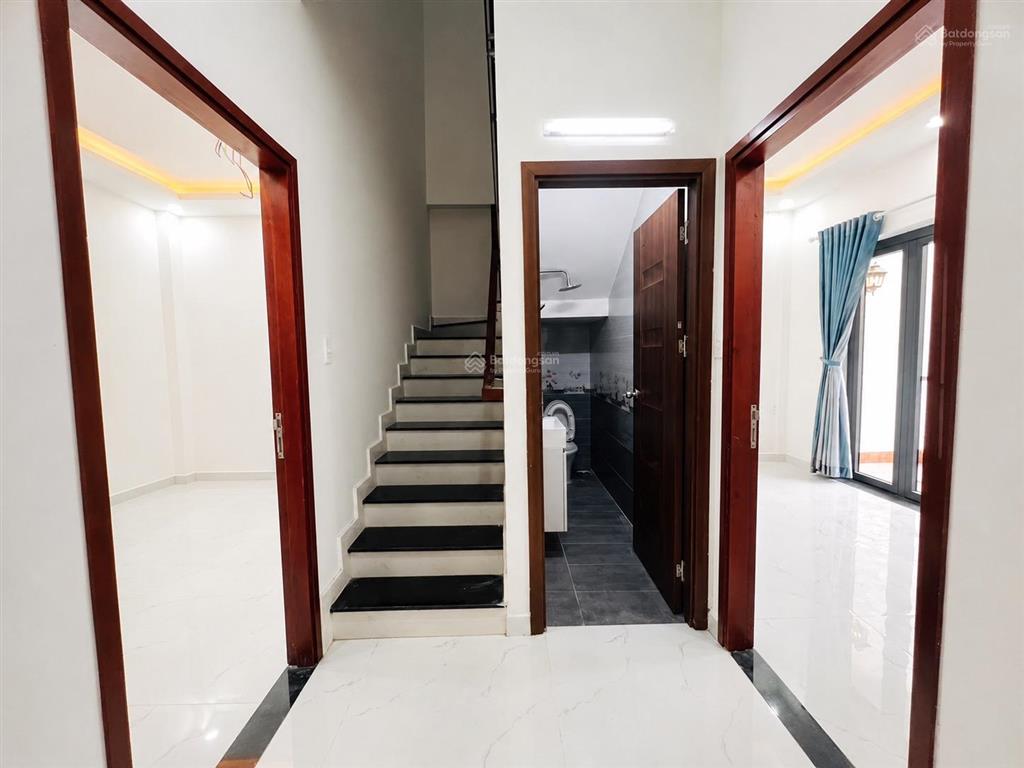 4,6 tỷ  nhà 3 tầng 55m² hoàn công  đường ô tô 6m  gần ubnd long trường