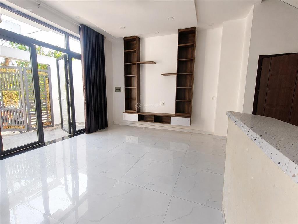 4,6 tỷ  nhà 3 tầng 55m² hoàn công  đường ô tô 6m  gần ubnd long trường