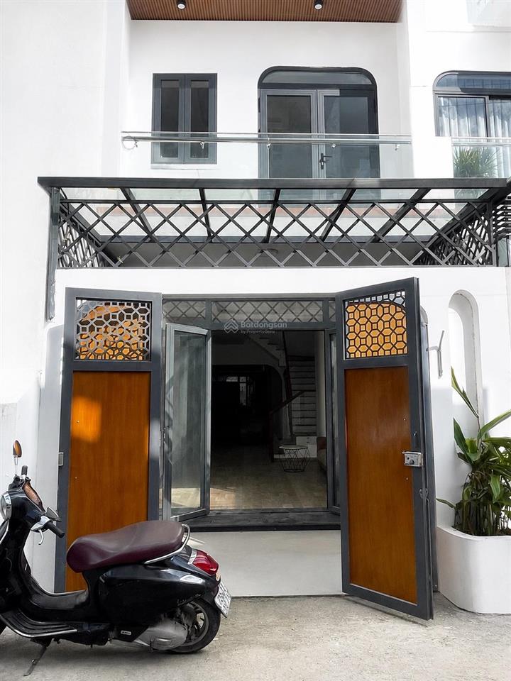 6.5 tỷ  nhà 3 tầng 74m2, hoàn công, đường ô tô tránh  ngay nguyễn duy trinh