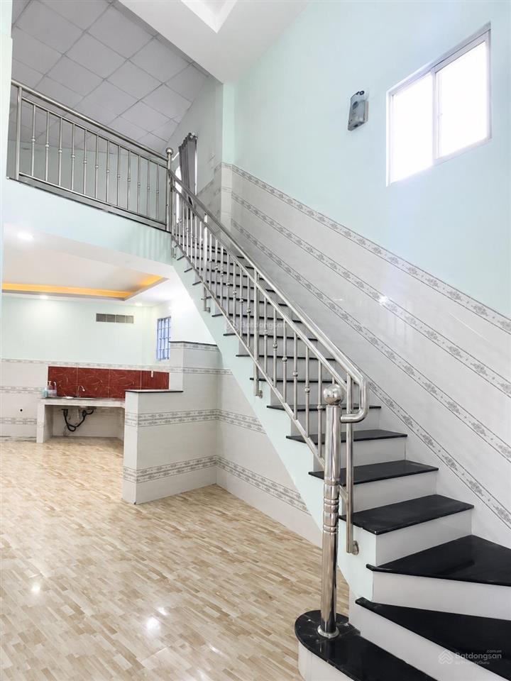 3.9 tỷ  nhà 2 tầng 70.5m² hoàn công  đường ô tô 8m  gần chợ long trường