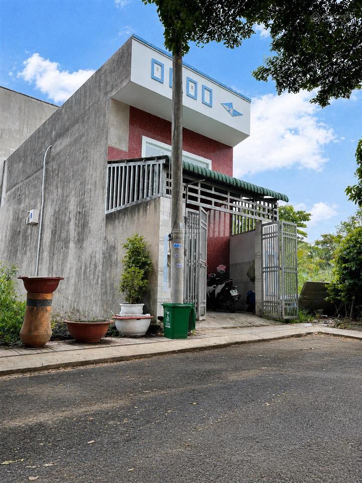 3.9 tỷ  nhà 2 tầng 70.5m² hoàn công  đường ô tô 8m  gần chợ long trường
