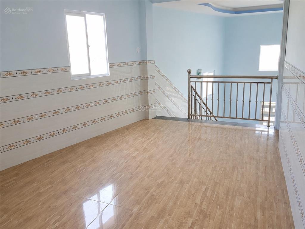 3.9 tỷ  nhà 2 tầng 70.5m² hoàn công  đường ô tô 8m  gần chợ long trường