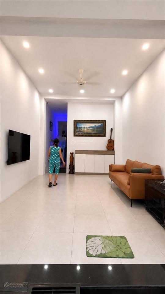 6.3 tỷ  nhà 80m2, hoàn công đủ, đường ô tô 6m  gần vòng xoay phú hữu