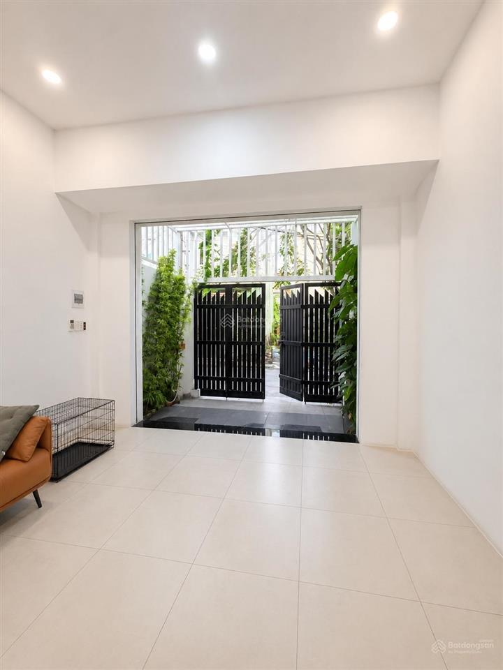 6.3 tỷ  nhà 80m2, hoàn công đủ, đường ô tô 6m  gần vòng xoay phú hữu