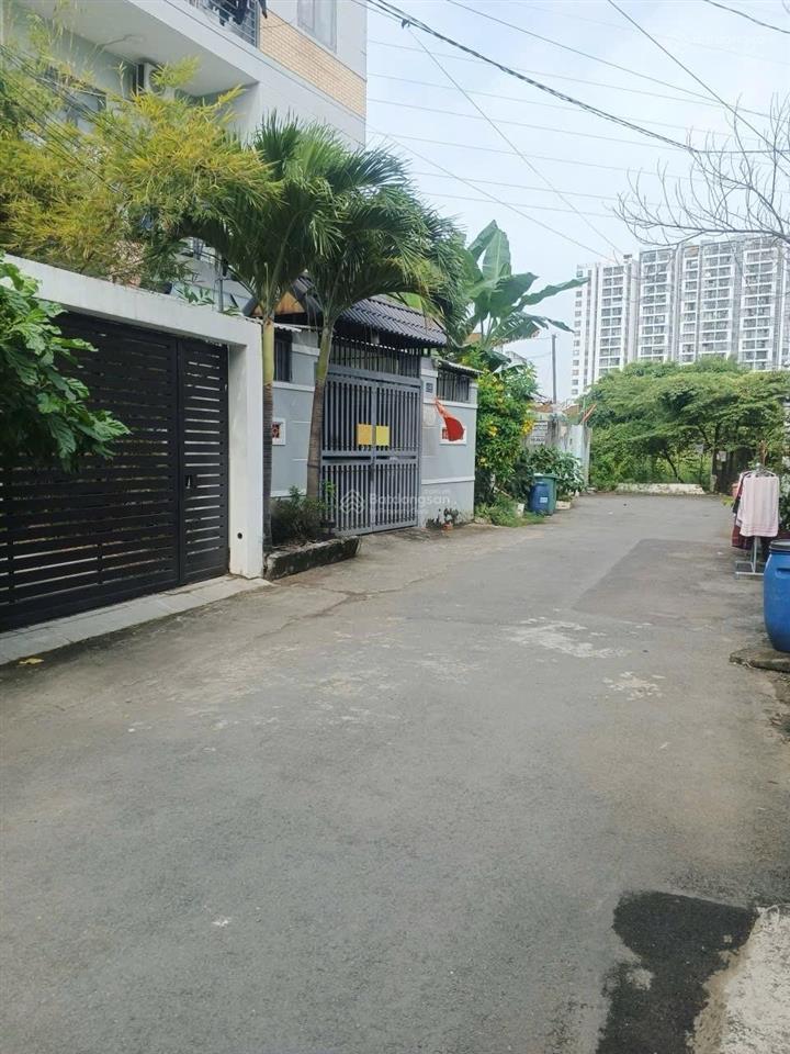 6.3 tỷ  nhà 80m2, hoàn công đủ, đường ô tô 6m  gần vòng xoay phú hữu