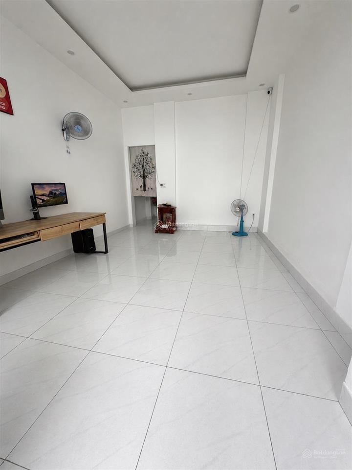 4.2 tỷ  nhà 81 m2, hẻm thông  ngay nguyễn duy trinh