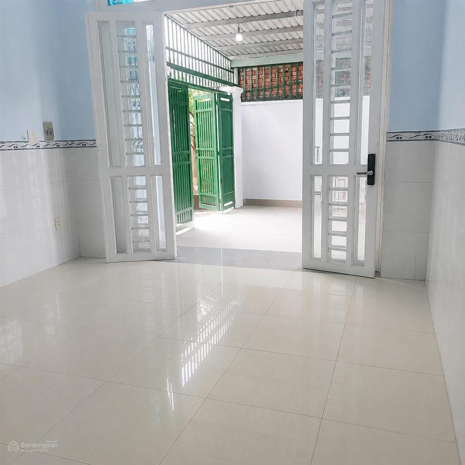 4.9 tỷ  nhà 57m2, 2 tầng  ngay lã xuân oai đang mở rộng 30m