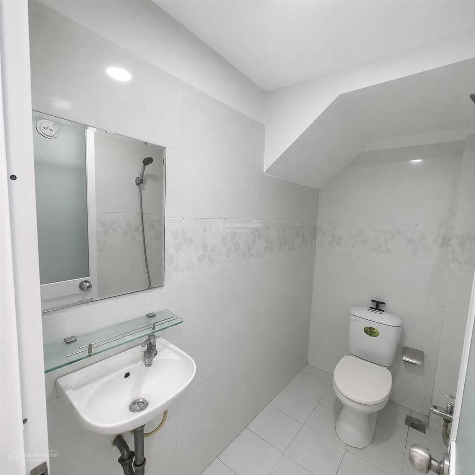 4.9 tỷ  nhà 57m2, 2 tầng  ngay lã xuân oai đang mở rộng 30m