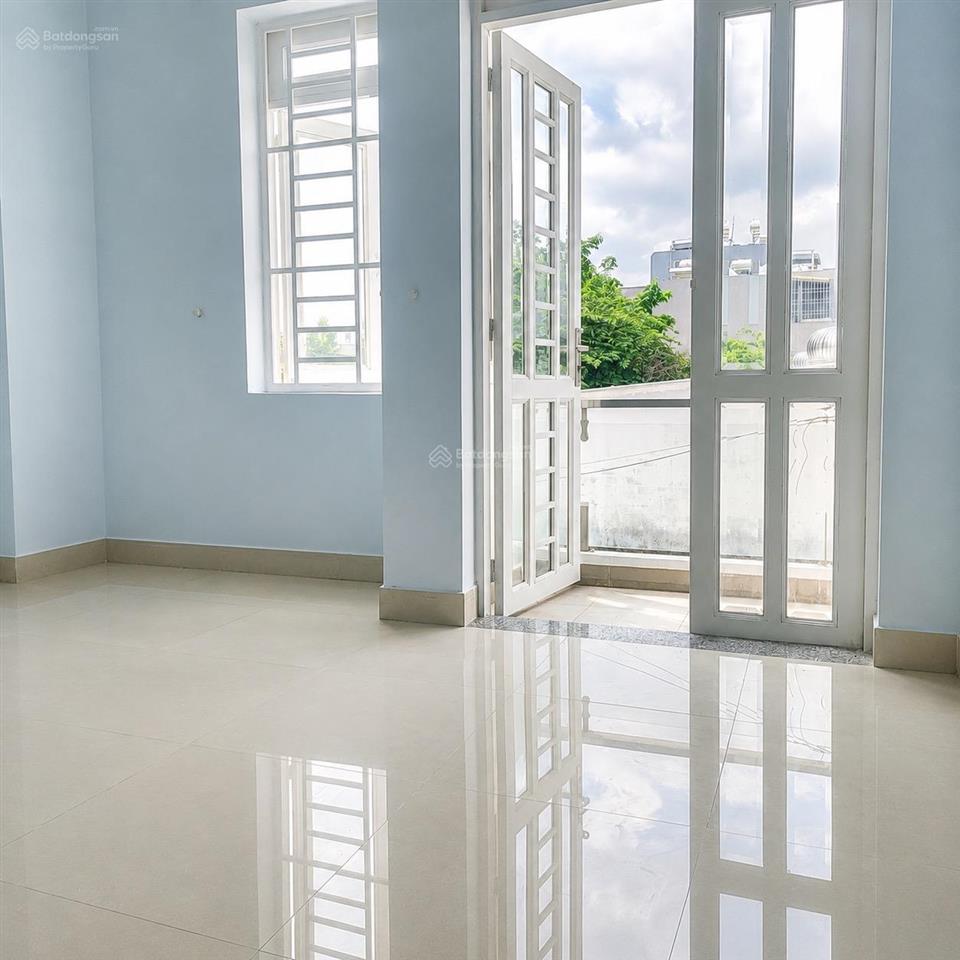 4.9 tỷ  nhà 57m2, 2 tầng  ngay lã xuân oai đang mở rộng 30m