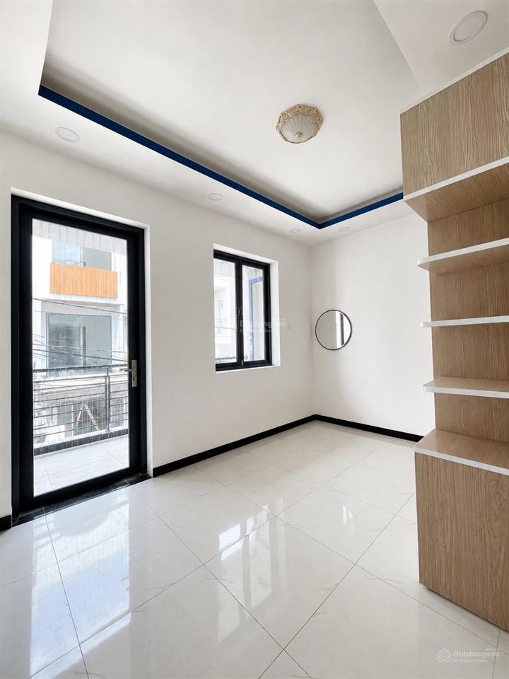 4.2 tỷ  nhà 3 tầng, đường 6m thông  gần chợ long trường