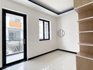 4.2 tỷ  nhà 3 tầng, đường 6m thông  gần chợ long trường