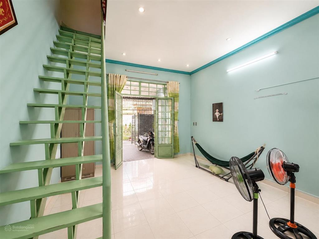 3.5 tỷ  nhà 2 tầng, đường ô tô  gần vòng xoay phú hữu