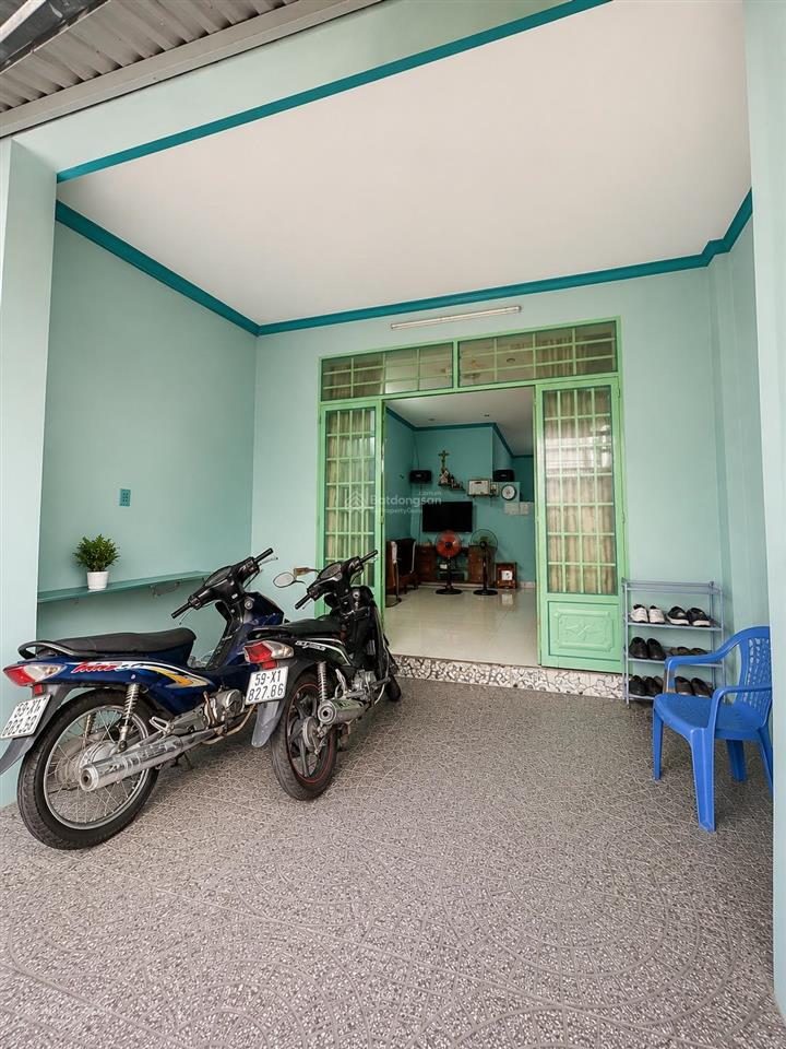 3.5 tỷ  nhà 2 tầng, đường ô tô  gần vòng xoay phú hữu
