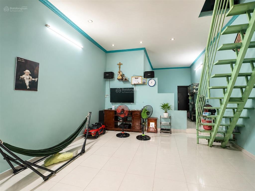3.5 tỷ  nhà 2 tầng, đường ô tô  gần vòng xoay phú hữu