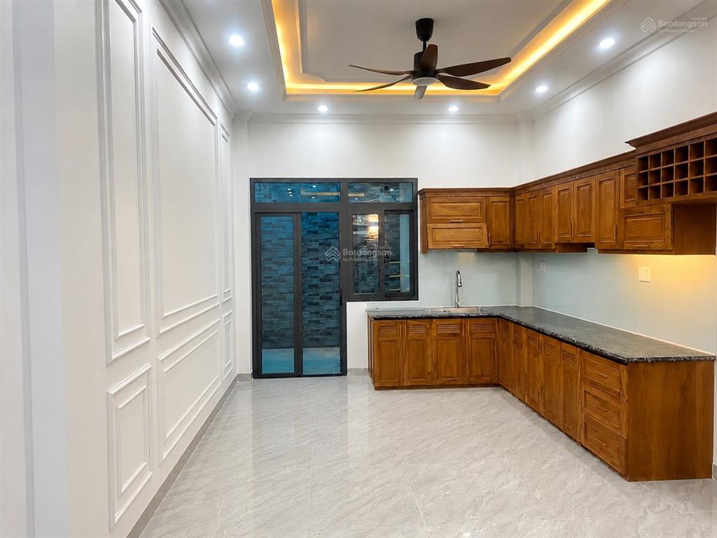 5.6 tỷ  nhà 3 tầng 54m², hxh, hoàn công đủ  gần vòng xoay phú hữu