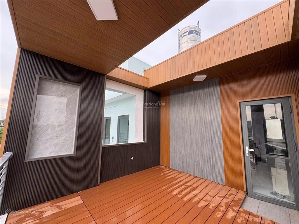 5.6 tỷ  nhà 3 tầng 54m², hxh, hoàn công đủ  gần vòng xoay phú hữu