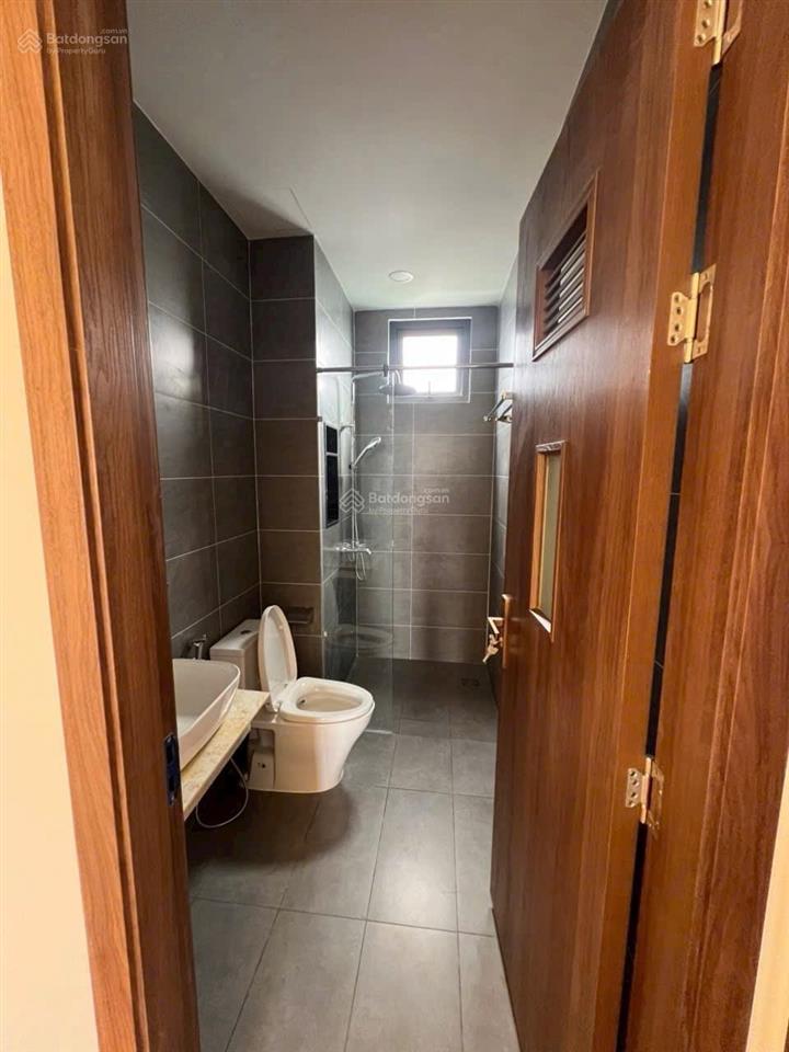 5.6 tỷ  nhà 3 tầng 54m², hxh, hoàn công đủ  gần vòng xoay phú hữu