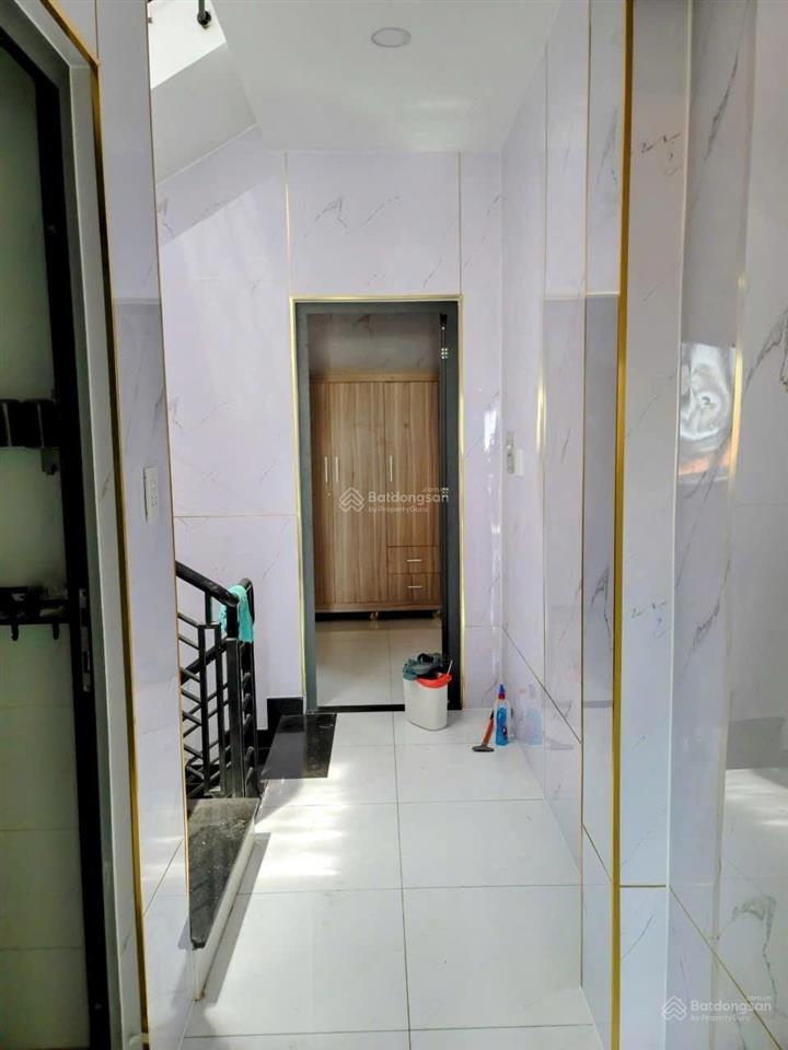 5.6 tỷ  nhà 3 tầng 54m², hxh, hoàn công đủ  gần vòng xoay phú hữu