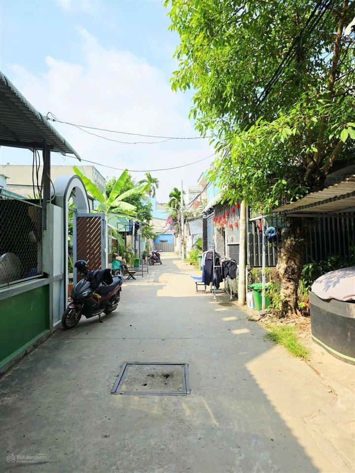 4,5 tỷ  đất nền 100m², ngang 5m, đường ô tô, gần ubnd p. long trường