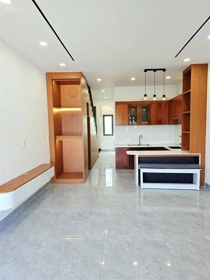 4.1 tỷ  nhà phố 50m2, 2 tầng, hoàn công đủ, đường ô tô tránh  gần chợ long trường