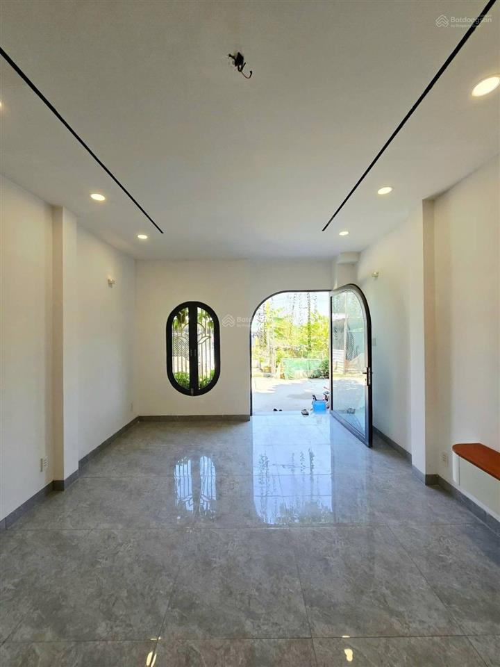 4.1 tỷ  nhà phố 50m2, 2 tầng, hoàn công đủ, đường ô tô tránh  gần chợ long trường