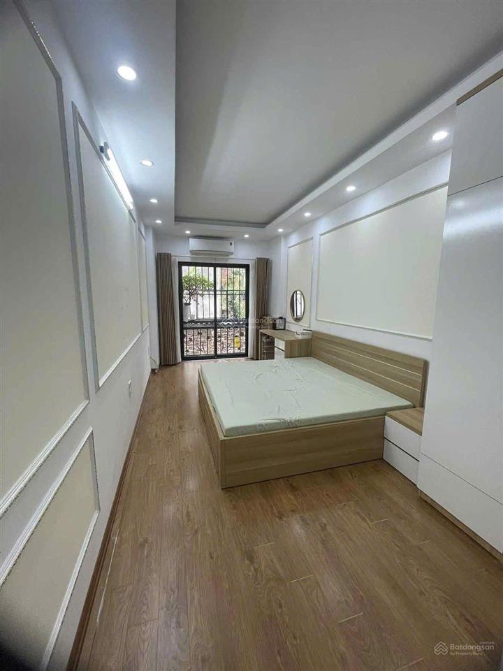 Cho thuê nhà nguyên căn trần khát chân 4 tầng13,5tr, 3 cọc 1, thuê gia đình