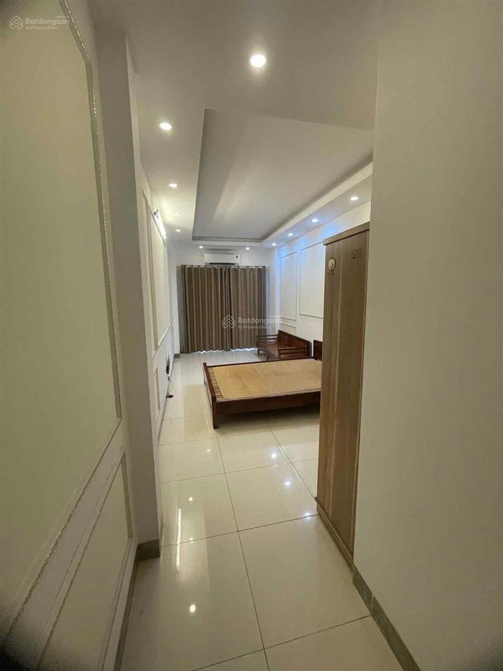 Cho thuê nhà nguyên căn trần khát chân 4 tầng13,5tr, 3 cọc 1, thuê gia đình