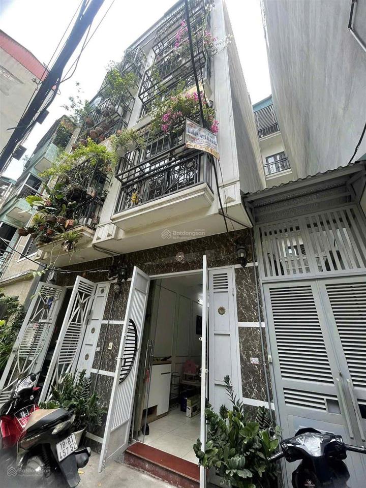 Cho thuê nhà nguyên căn trần khát chân 4 tầng13,5tr, 3 cọc 1, thuê gia đình