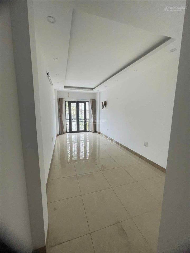 Cho thuê nhà nguyên căn trần khát chân 4 tầng13,5tr, 3 cọc 1, thuê gia đình